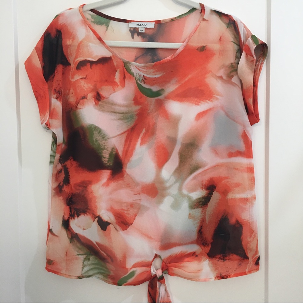 Summer top, with tie at waist front